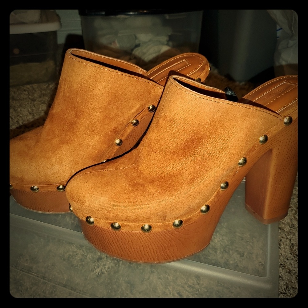 Brown leather/ suede clogs